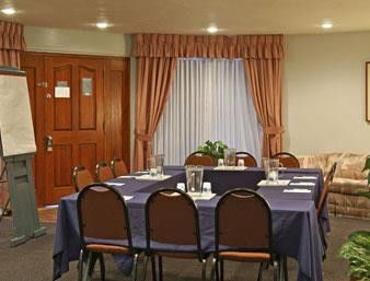 Travelodge At Lax Hotel 2*